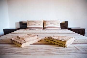Фото номера Трехместный номер с ванной комнатой Курортные отели Dynasty Guest Rooms г. Kljutsch 4