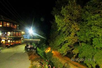 Фото номера Трехместный номер с ванной комнатой Курортные отели Dynasty Guest Rooms г. Kljutsch 5