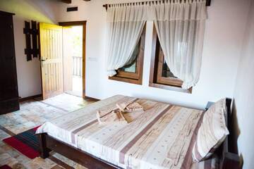 Фото номера Трехместный номер с ванной комнатой Курортные отели Dynasty Guest Rooms г. Kljutsch 2